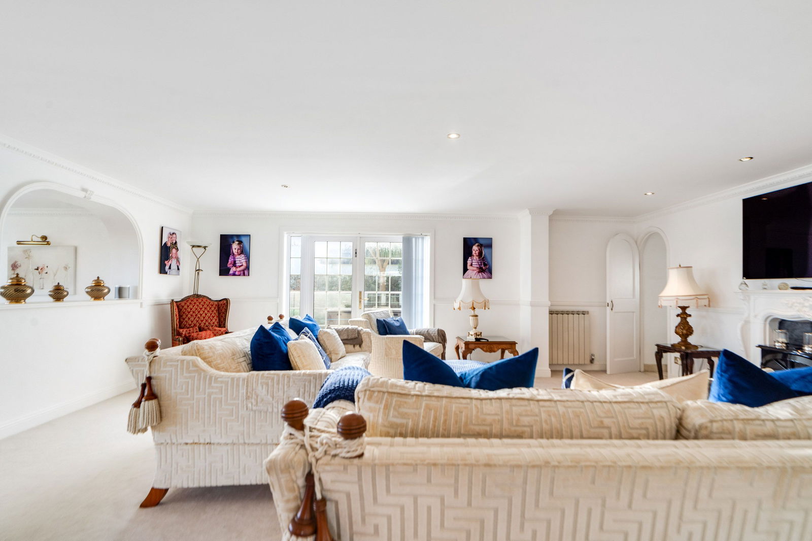 5 Bedroom Single Family Home/House's Image 3