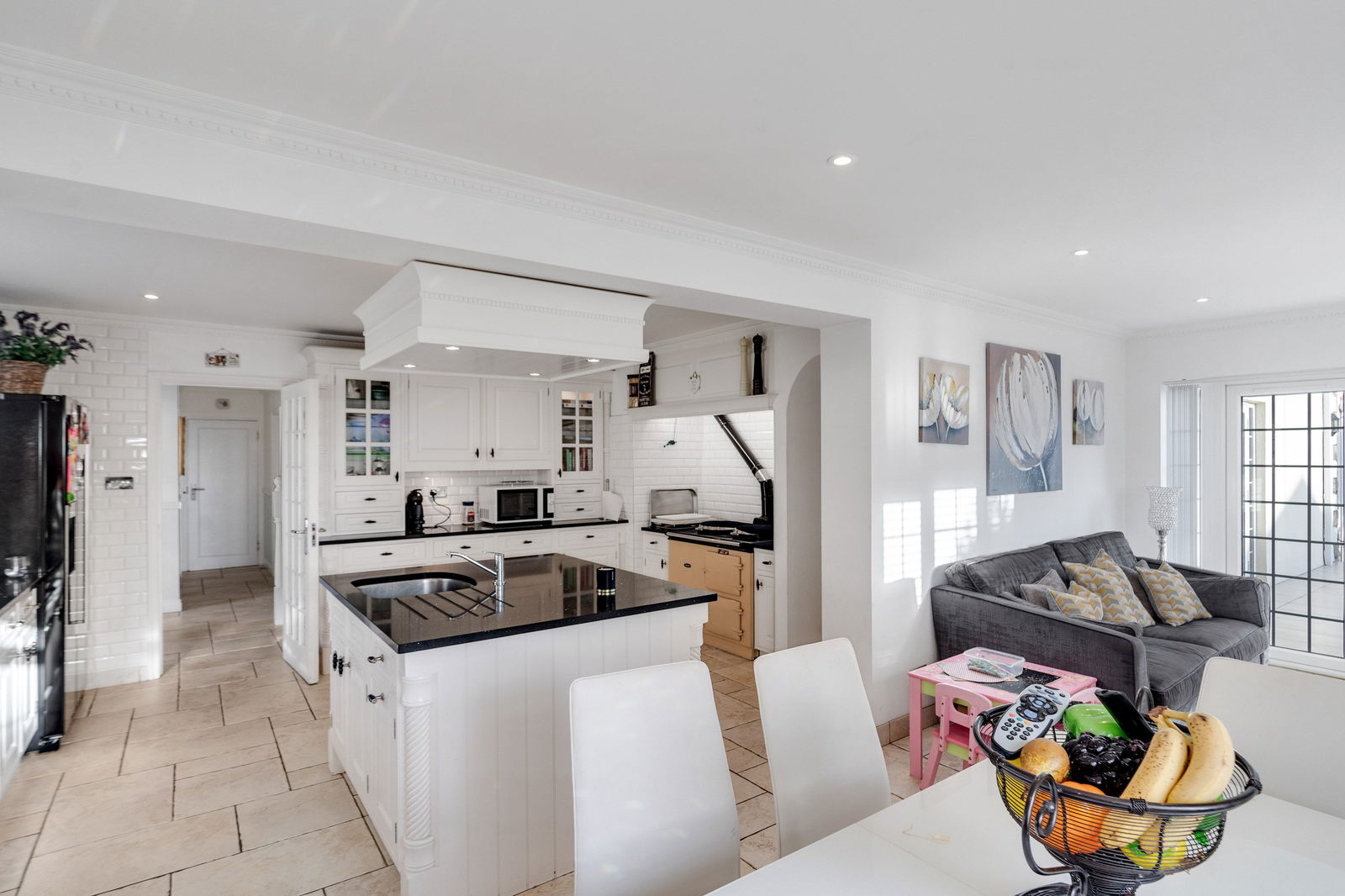 5 Bedroom Single Family Home/House's Image 7