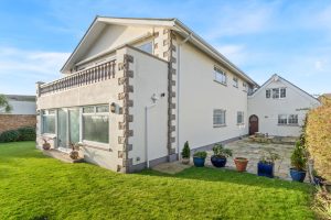 Immaculate home opposite the beach near Le Hocq