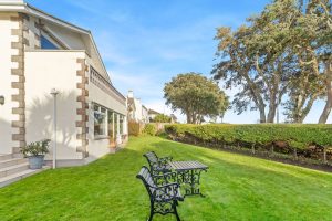 Immaculate home opposite the beach near Le Hocq