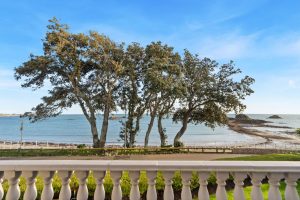 Immaculate home opposite the beach near Le Hocq