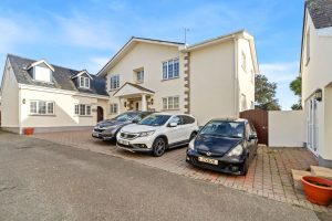 Immaculate home opposite the beach near Le Hocq