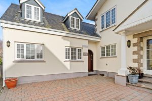 Immaculate home opposite the beach near Le Hocq