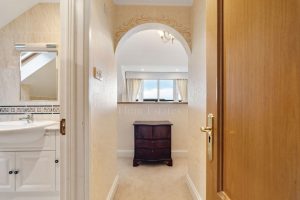 Penthouse Apartment Set in Picturesque Location with Sea Views