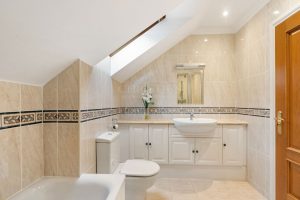 Penthouse Apartment Set in Picturesque Location with Sea Views