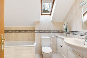 Penthouse Apartment Set in Picturesque Location with Sea Views