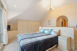 Penthouse Apartment Set in Picturesque Location with Sea Views