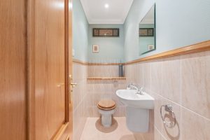 Penthouse Apartment Set in Picturesque Location with Sea Views