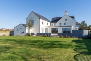 Large Family Home In Outstanding, Walk In Condition