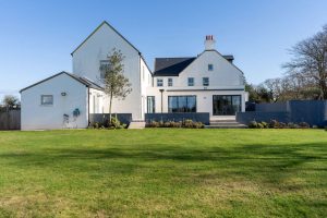 Large Family Home In Outstanding, Walk In Condition