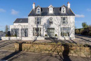 Large Family Home In Outstanding, Walk In Condition