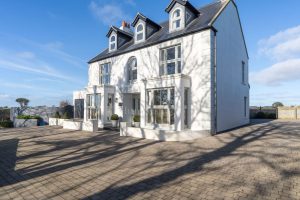 Large Family Home In Outstanding, Walk In Condition