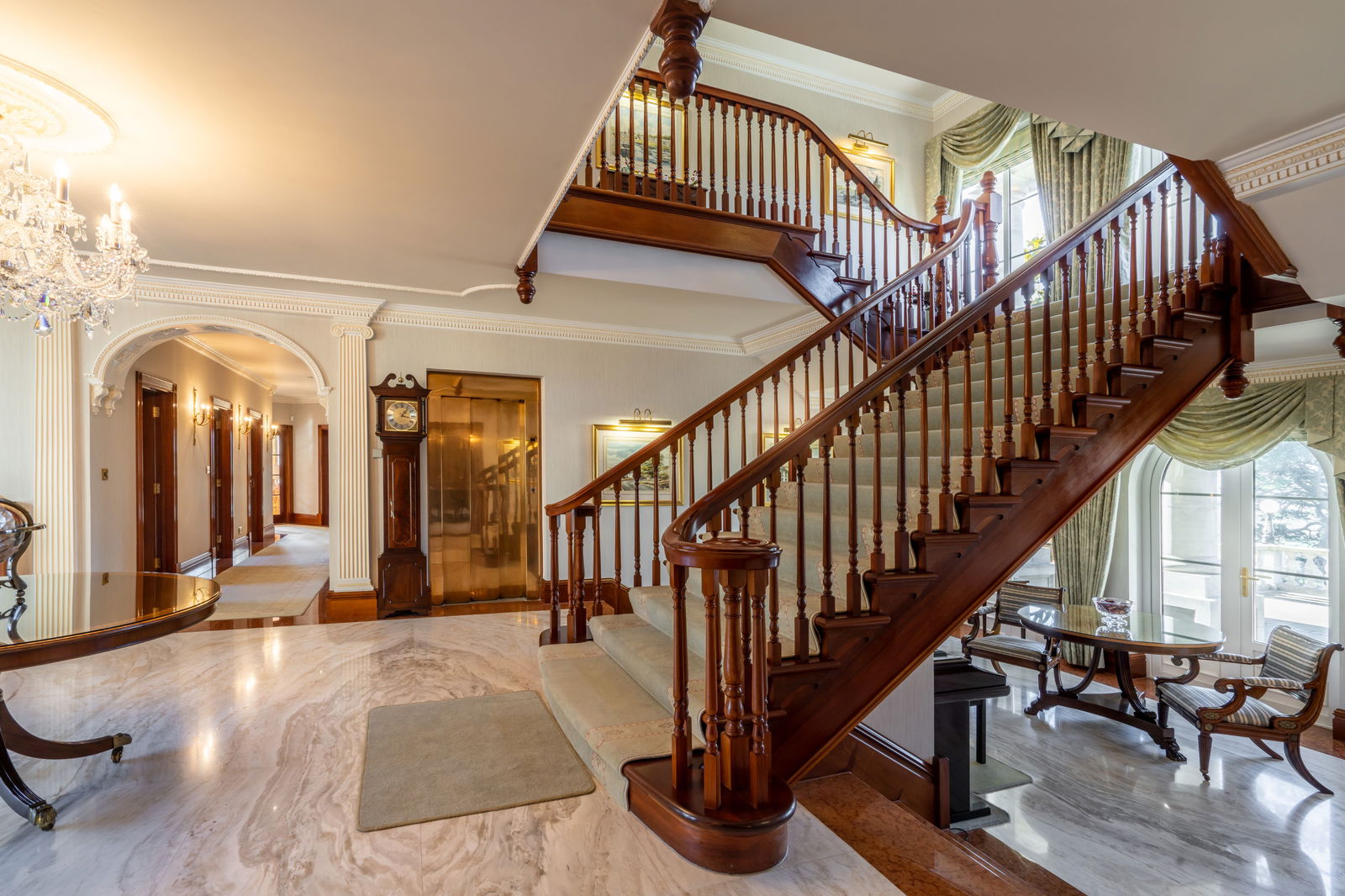 8 Bedroom Single Family Home/House's Image 9
