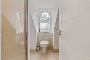 Large Family Home In Outstanding, Walk In Condition