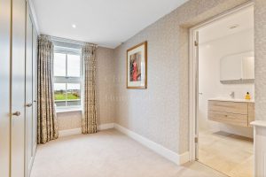 Large Family Home In Outstanding, Walk In Condition