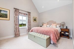 Large Family Home In Outstanding, Walk In Condition