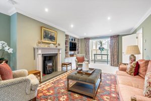 Large Family Home In Outstanding, Walk In Condition