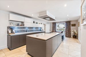 Large Family Home In Outstanding, Walk In Condition