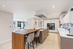 Large Family Home In Outstanding, Walk In Condition