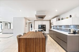 Large Family Home In Outstanding, Walk In Condition