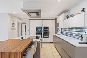 Large Family Home In Outstanding, Walk In Condition