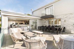 BEAUTIFUL DETACHED HOME WITH SEA VIEWS ACROSS OUAISNE BAY