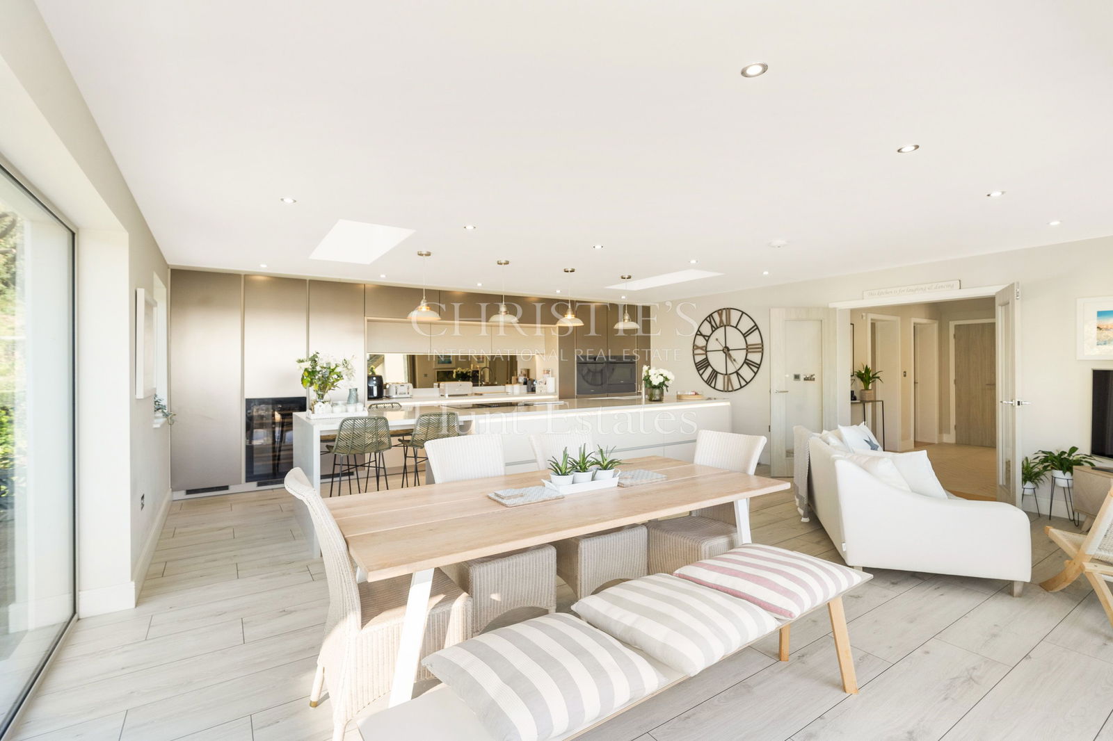4 Bedroom Single Family Home/House's Image 3