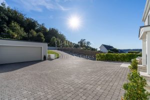 BEAUTIFUL DETACHED HOME WITH SEA VIEWS ACROSS OUAISNE BAY