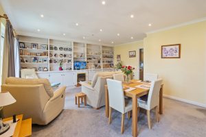 OVER 50&rsquo;S PURPOSE BUILT ONE BED APARTMENT