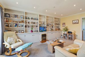 OVER 50&rsquo;S PURPOSE BUILT ONE BED APARTMENT