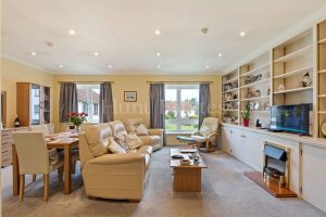 OVER 50&rsquo;S PURPOSE BUILT ONE BED APARTMENT