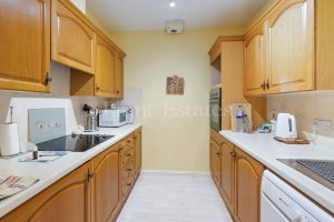 OVER 50&rsquo;S PURPOSE BUILT ONE BED APARTMENT