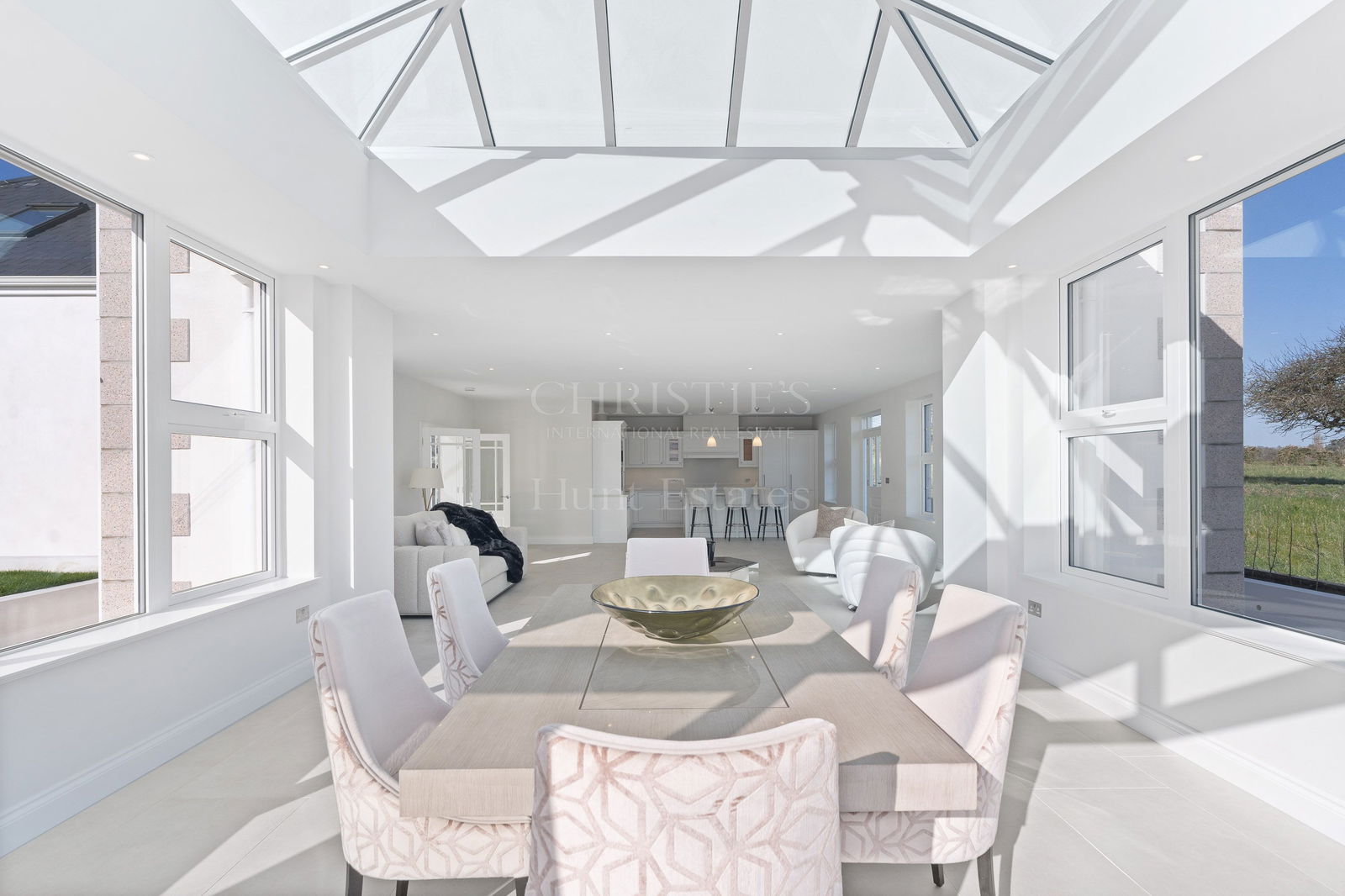 6 Bedroom Single Family Home/House's Image 7