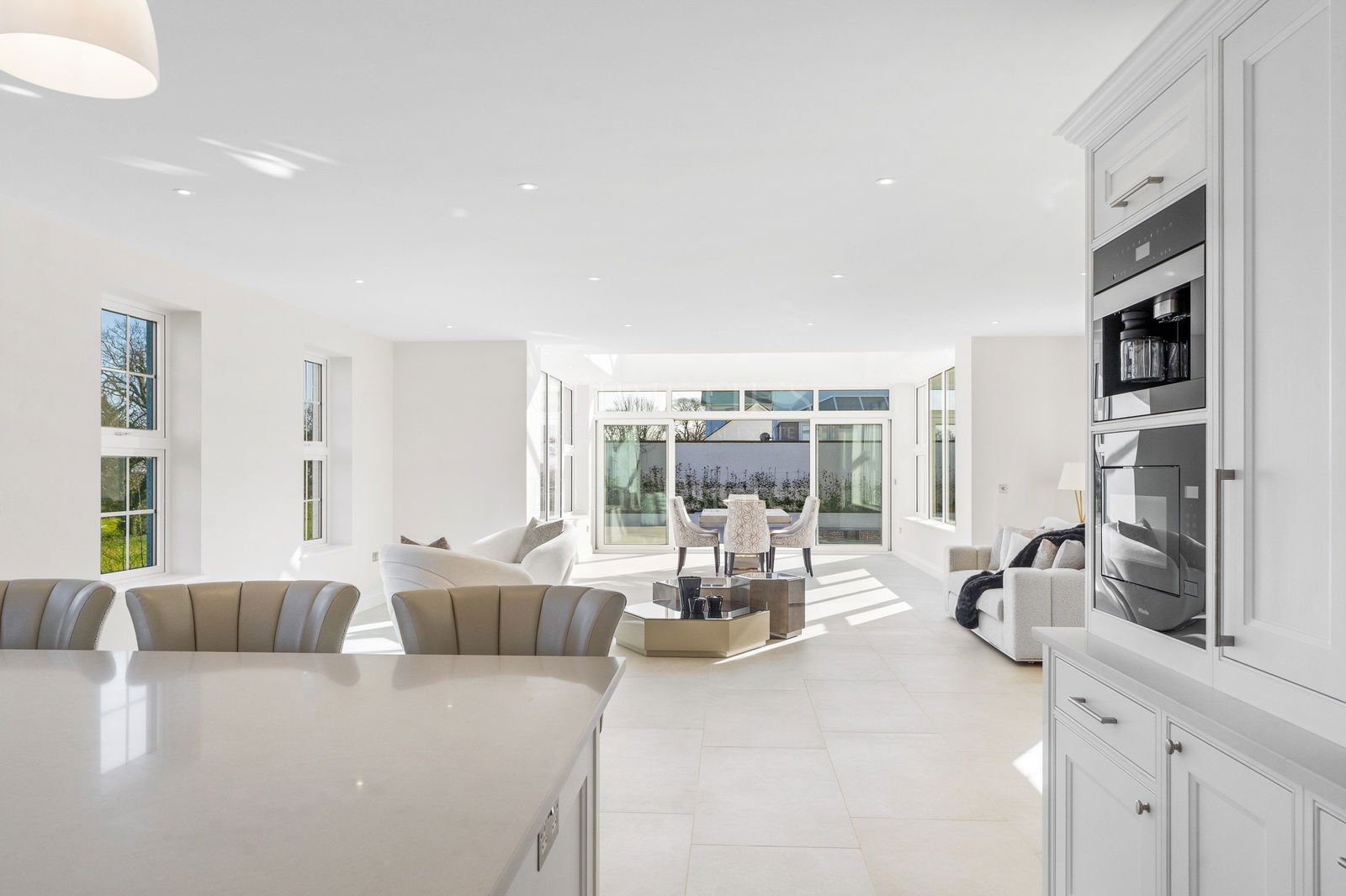 6 Bedroom Single Family Home/House's Image 4