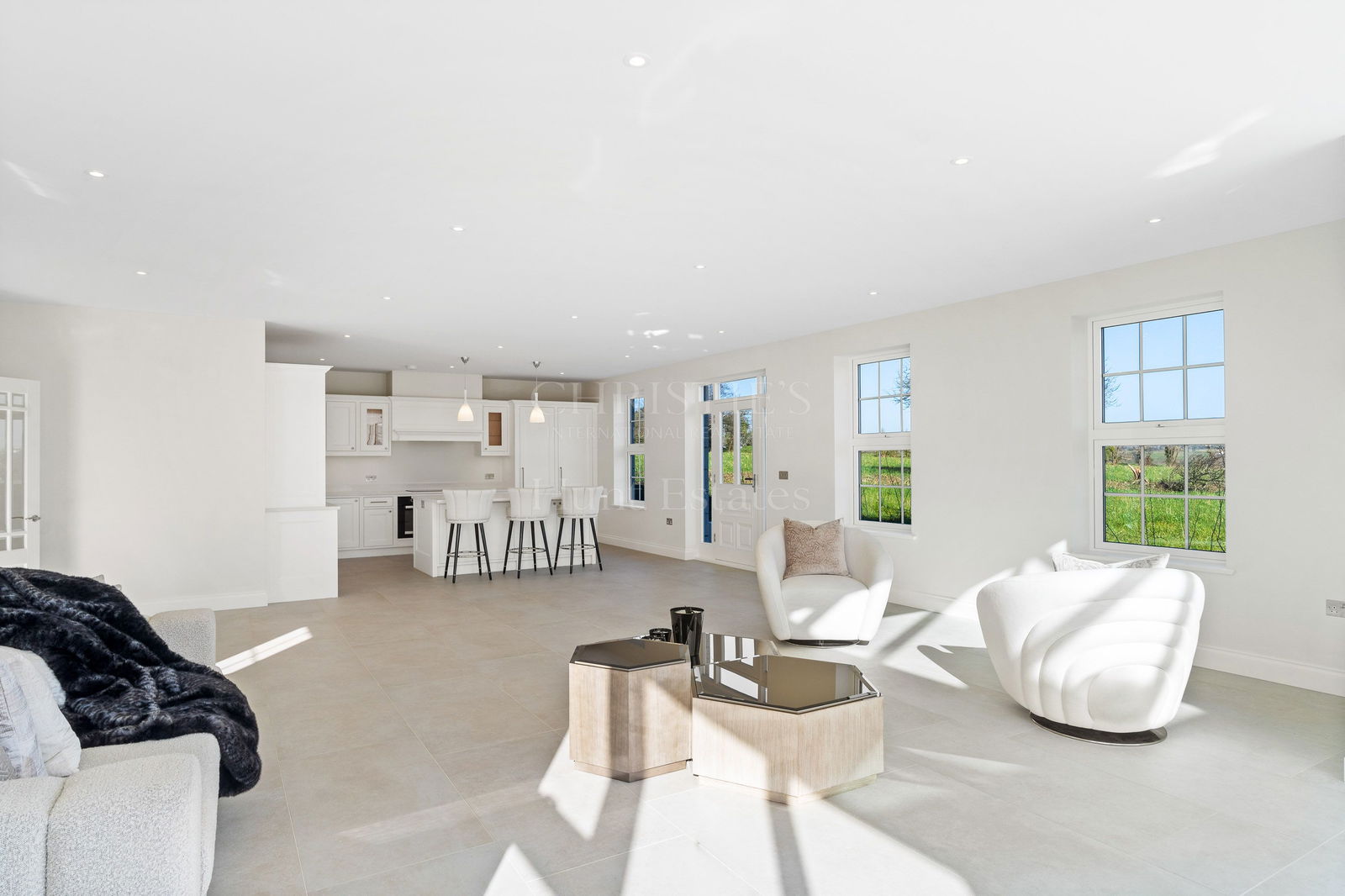 6 Bedroom Single Family Home/House's Image 8