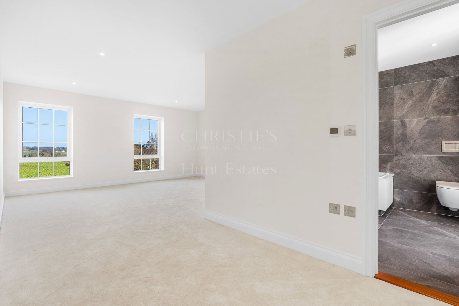 6 Bedroom Single Family Home/House's Image 24