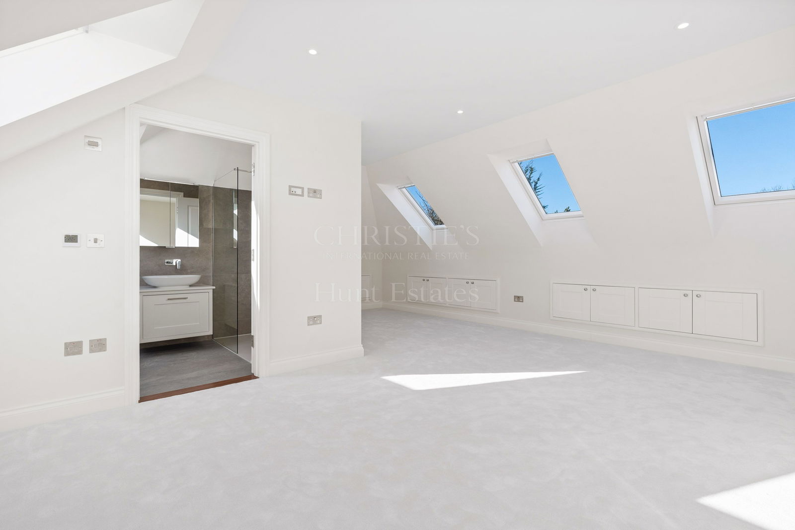 6 Bedroom Single Family Home/House's Image 30