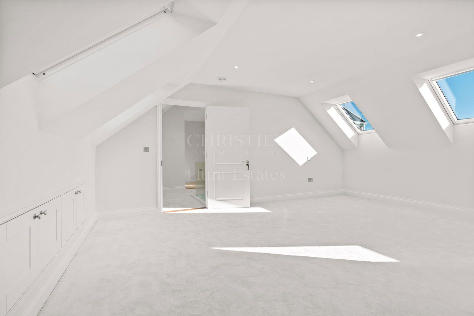 6 Bedroom Single Family Home/House's Image 31