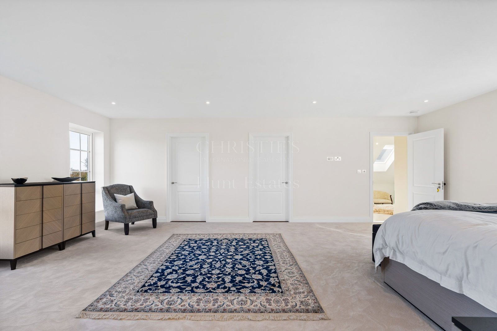 6 Bedroom Single Family Home/House's Image 16