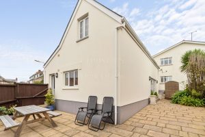 Immaculate home opposite the beach near Le Hocq