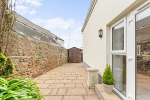 Immaculate home opposite the beach near Le Hocq