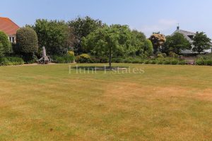 OVER 50&rsquo;S PURPOSE BUILT ONE BED APARTMENT