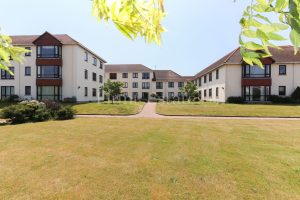 OVER 50&rsquo;S PURPOSE BUILT ONE BED APARTMENT