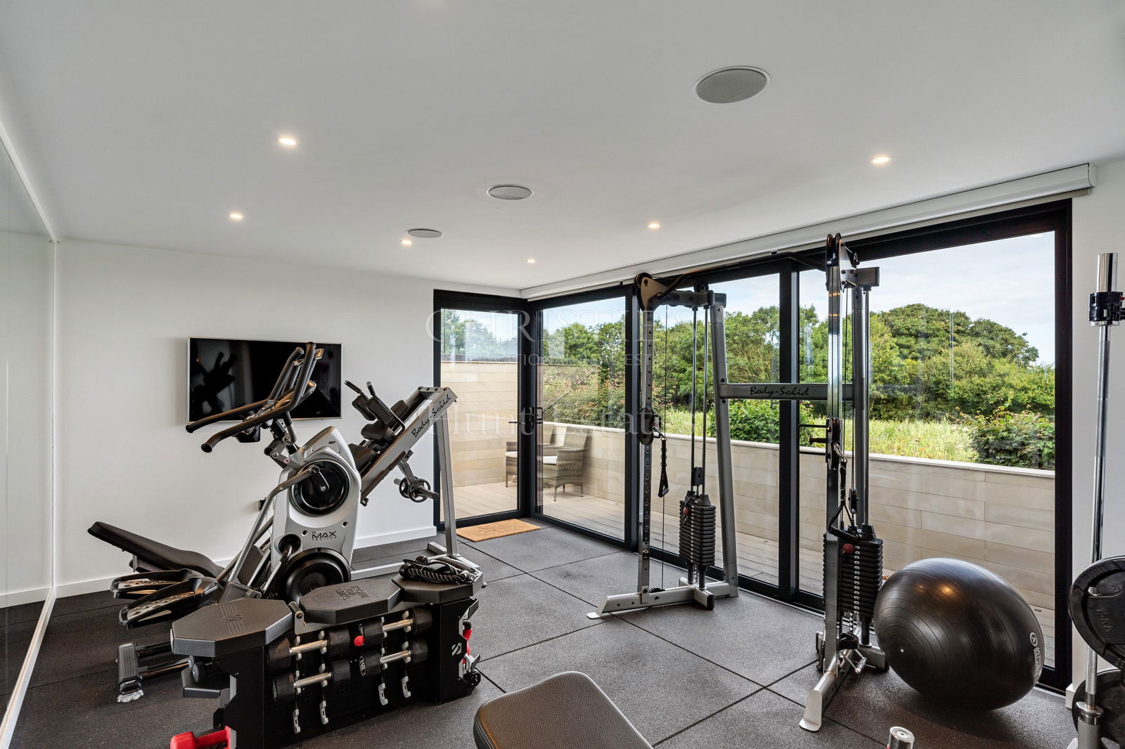5 Bedroom Single Family Home/House's Image 31
