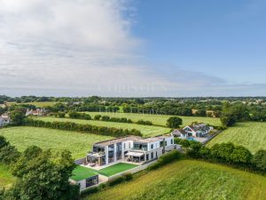 Luxurious Modern Home in Private Setting with Sea Views