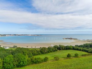 Luxurious Modern Home in Private Setting with Sea Views