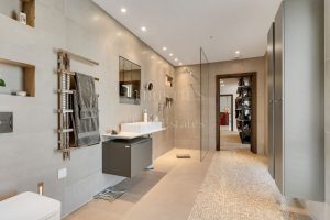 Luxurious Modern Home in Private Setting with Sea Views