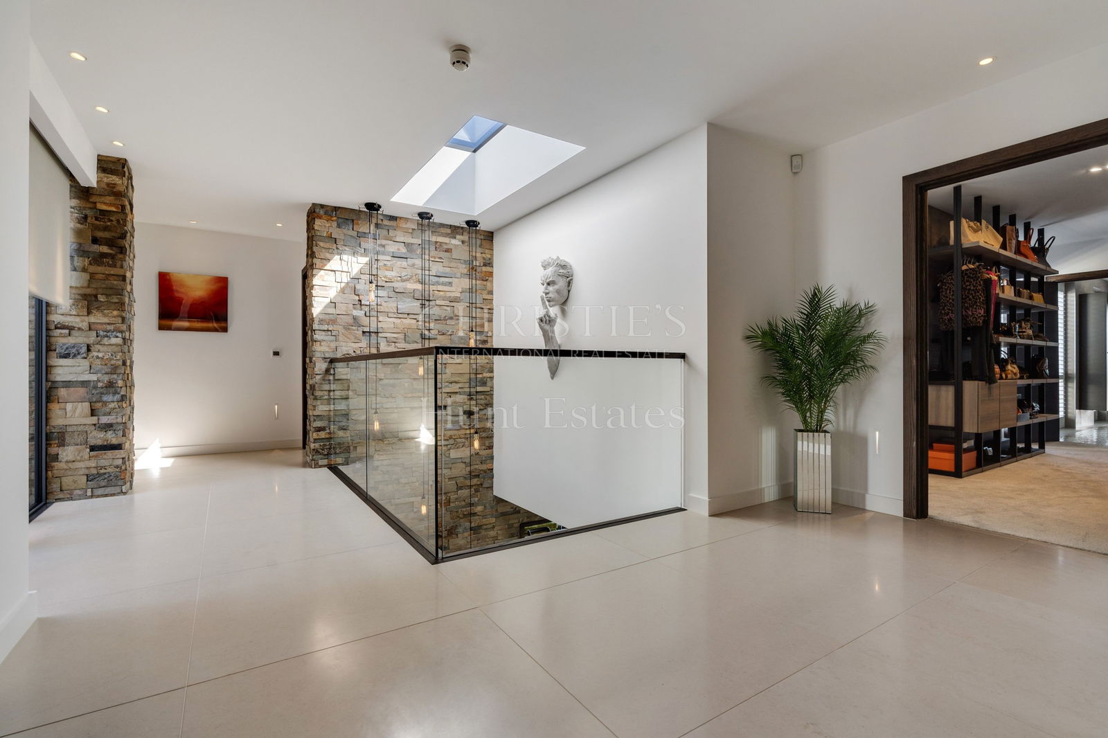 5 Bedroom Single Family Home/House's Image 32