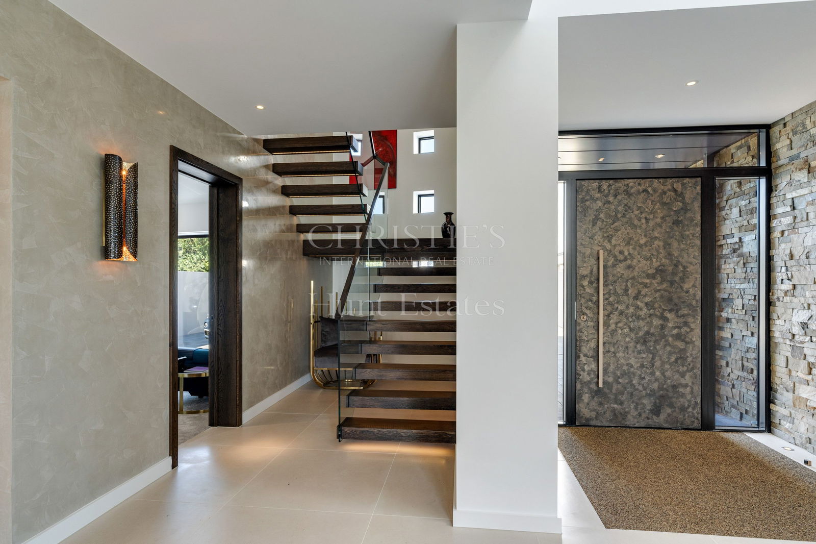 5 Bedroom Single Family Home/House's Image 19