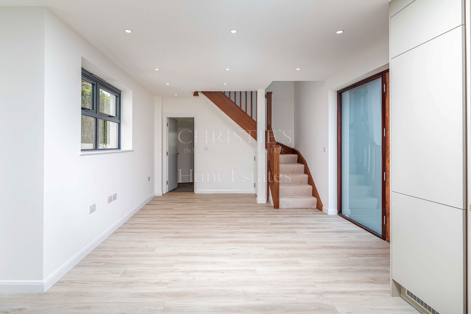 6 Bedroom Single Family Home/House's Image 24